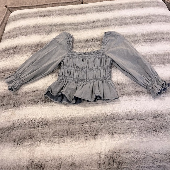 Who What Wear Chambray Crop Ruffle Puff Sleeve Blouse - Picture 3 of 5